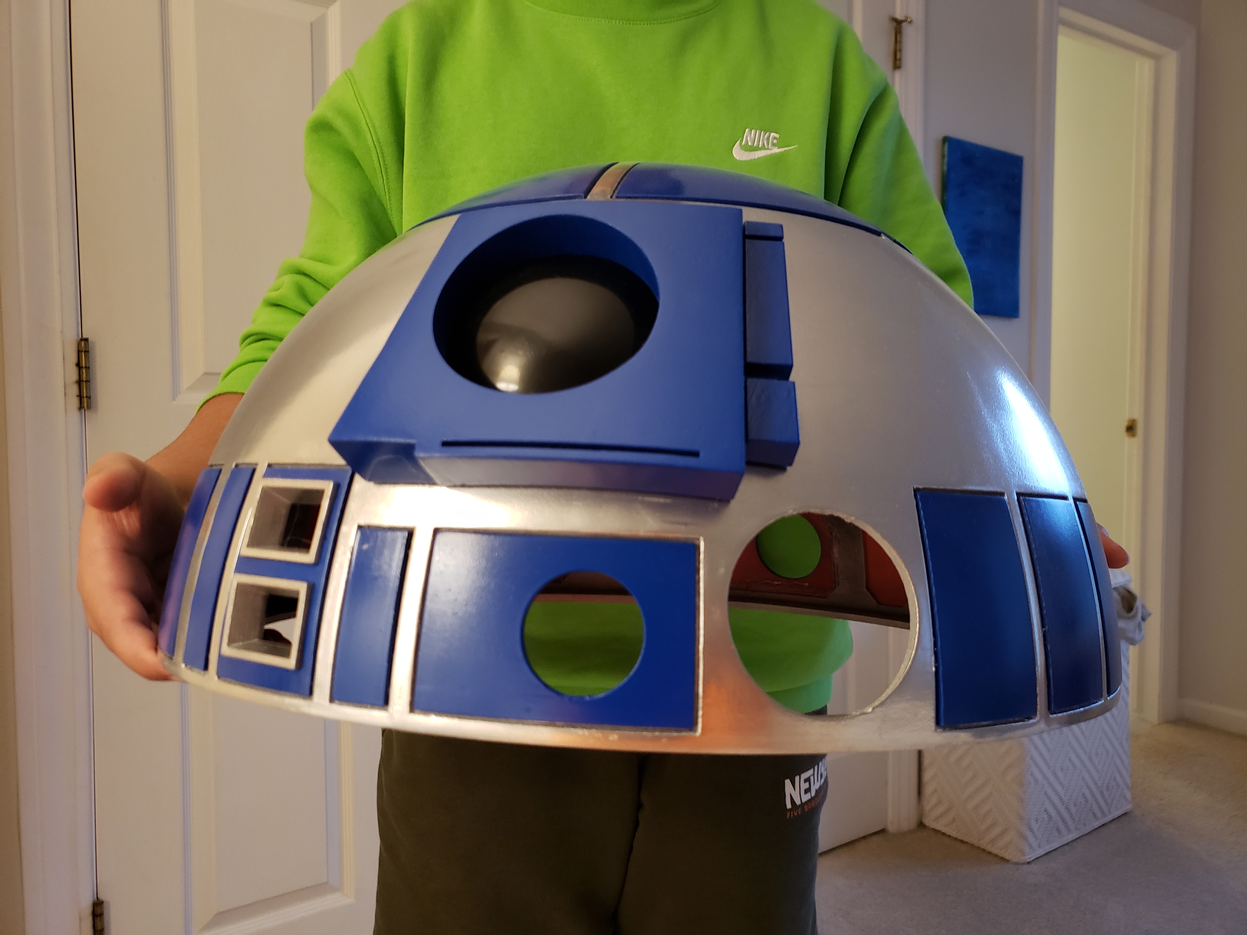 Life-sized Robotic R2-D2 from StarWars