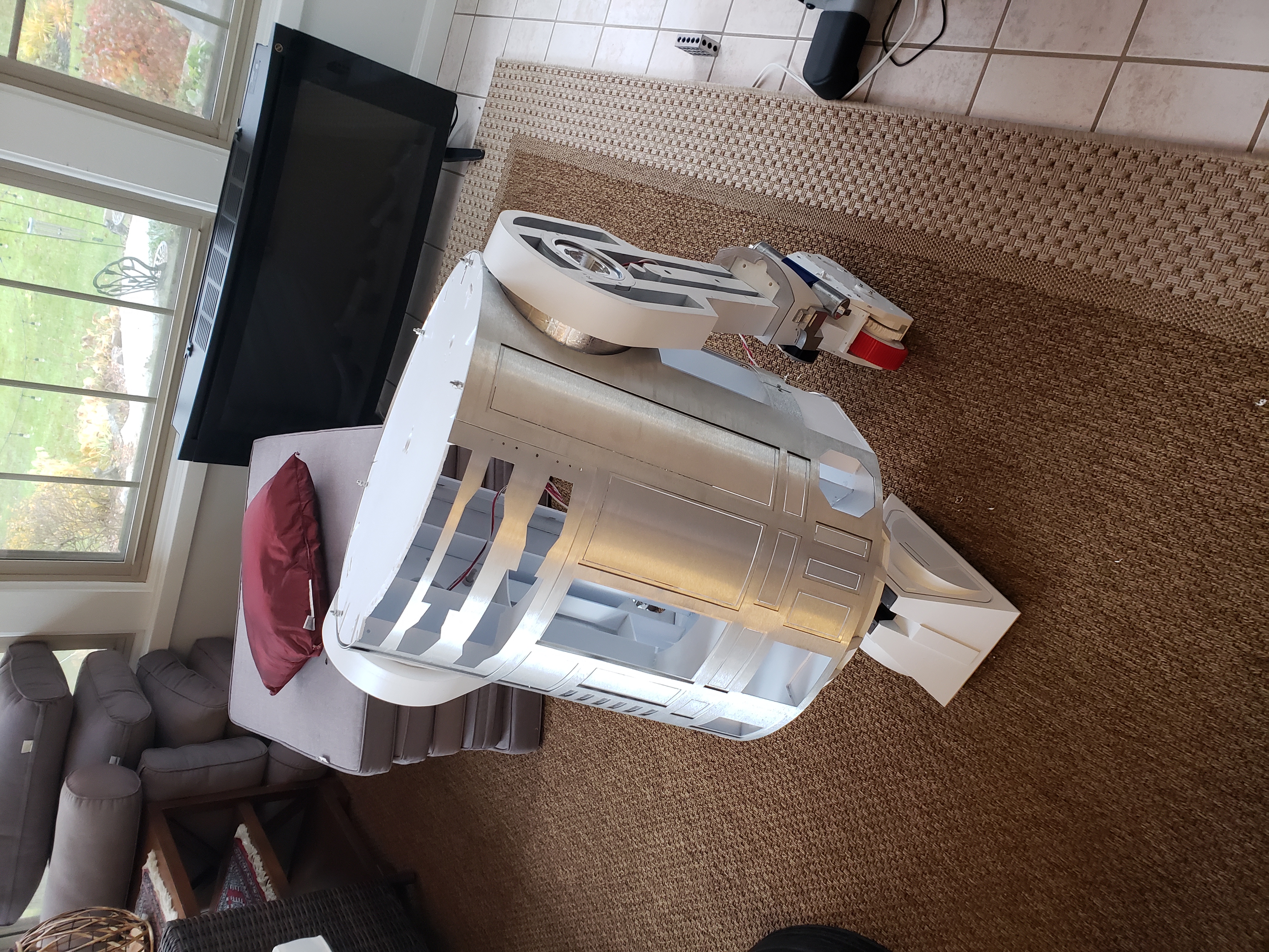 Life-sized Robotic R2-D2 from StarWars